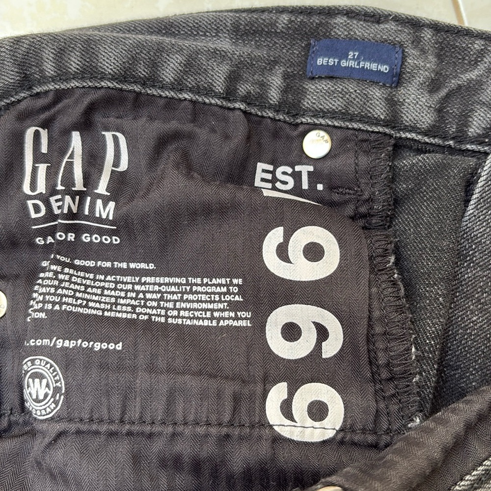 Gap denim best girlfriend jeans in a black wash.